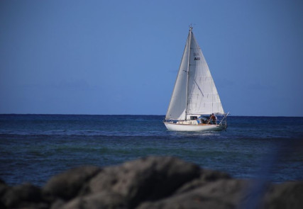 Sailing solo away fron Hawaii. Credit Austin Hunter